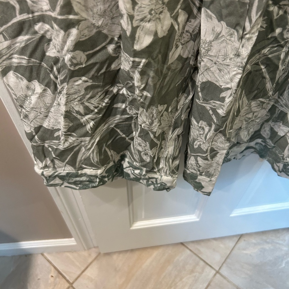 World Market pajama bundle set sage green floral  w robe and pants size L/Small - Picture 9 of 12